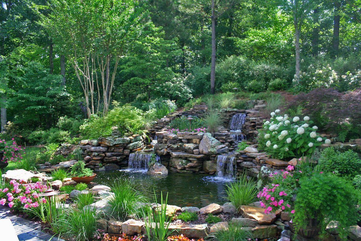 Courtyard Landscaping Ideas for Senior Living Facilities in